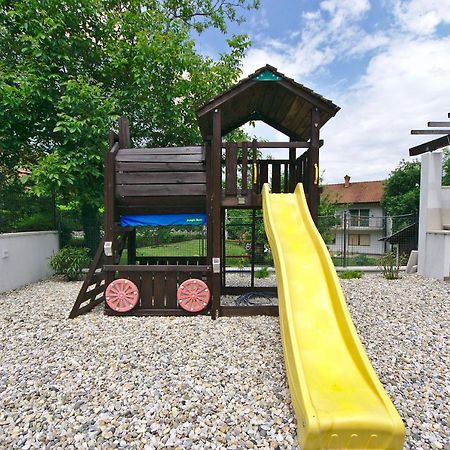 Holiday House With Pool 卡维勒 外观 照片