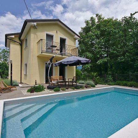 Holiday House With Pool 卡维勒 外观 照片