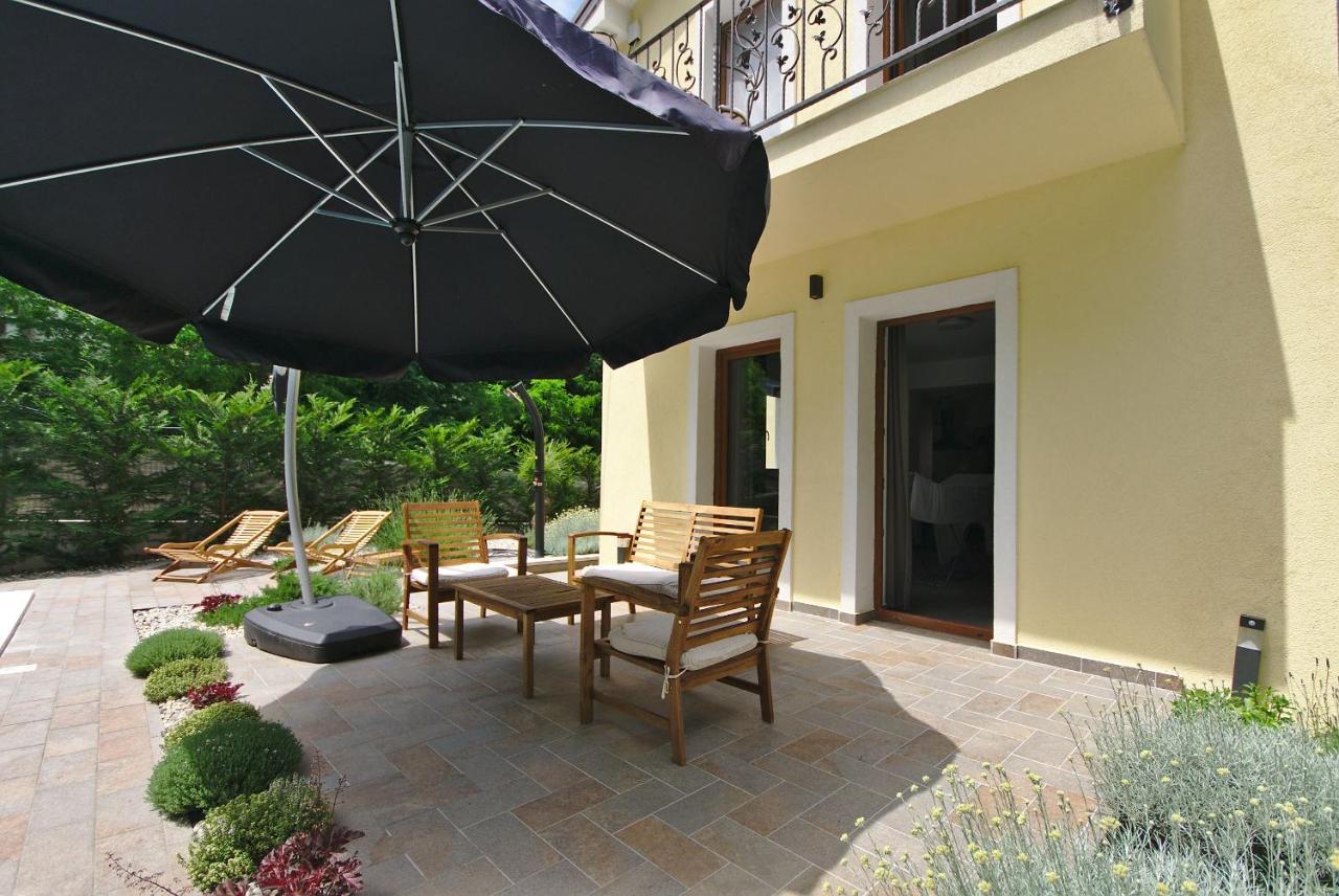 Holiday House With Pool 卡维勒 外观 照片