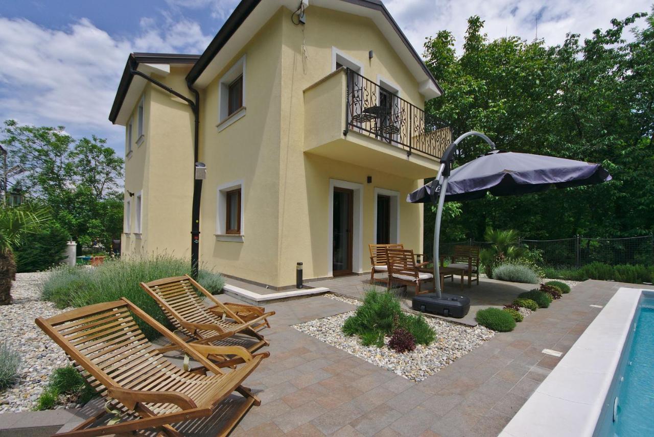 Holiday House With Pool 卡维勒 外观 照片