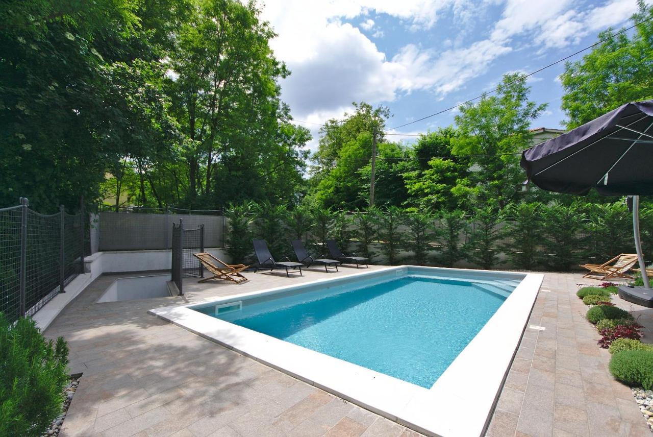 Holiday House With Pool 卡维勒 外观 照片
