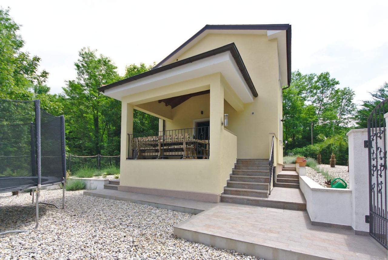 Holiday House With Pool 卡维勒 外观 照片