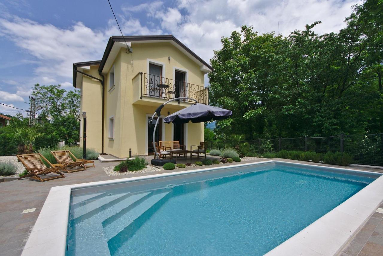 Holiday House With Pool 卡维勒 外观 照片