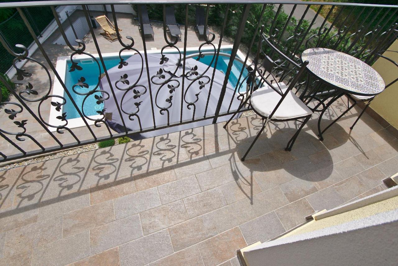 Holiday House With Pool 卡维勒 外观 照片