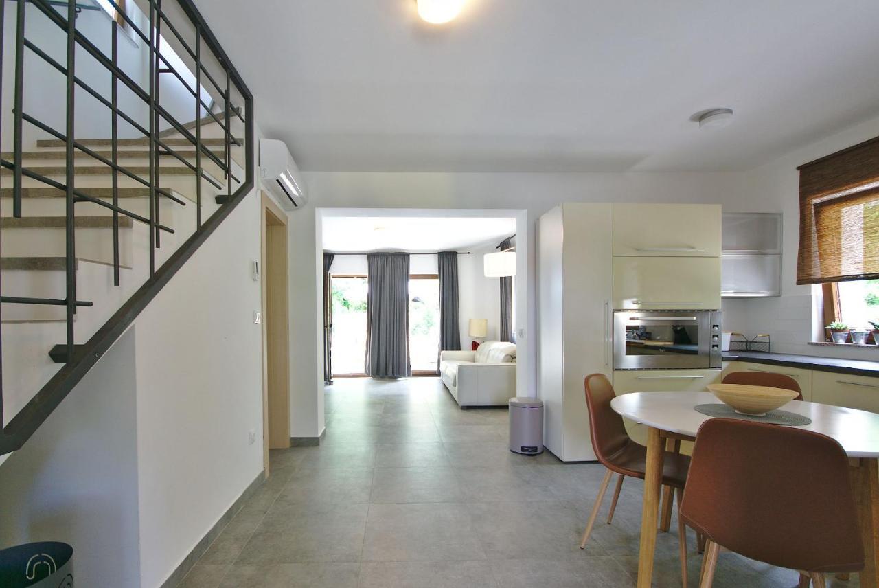 Holiday House With Pool 卡维勒 外观 照片